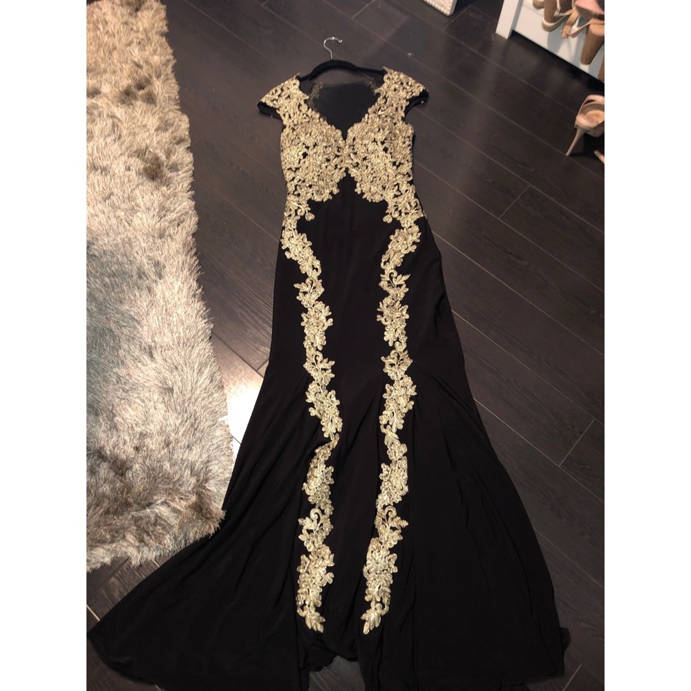 BLOOMINGDALES BLACK and GOLD Evening Gown Size 4